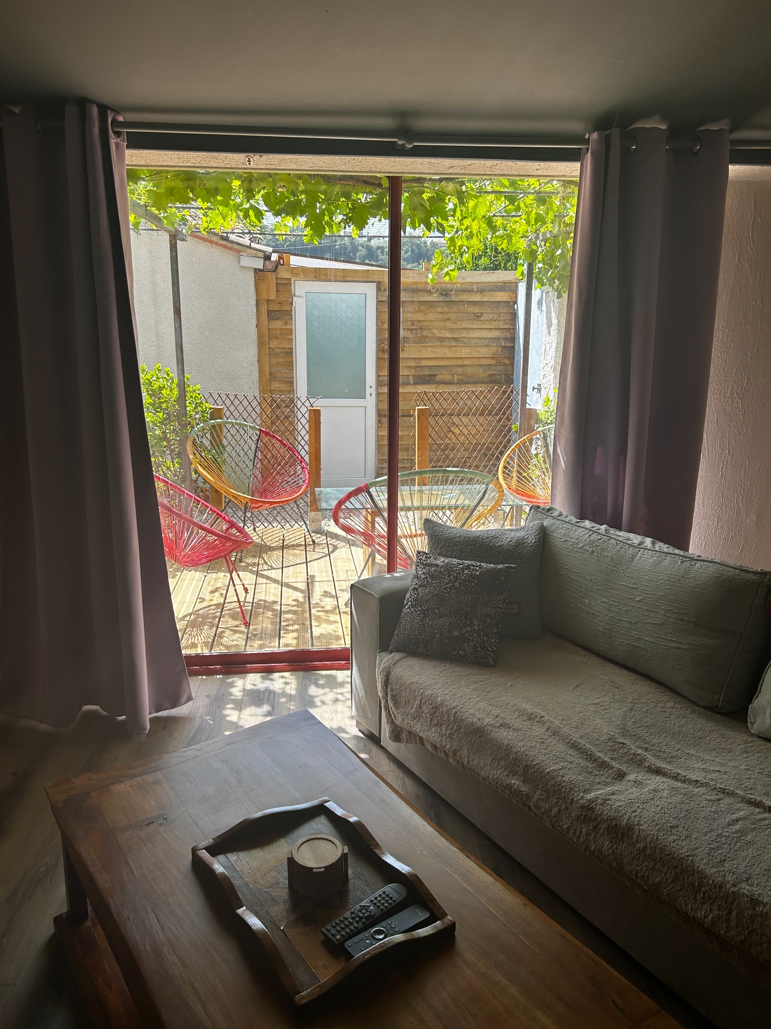 Le salon ouvert sur la terrasse